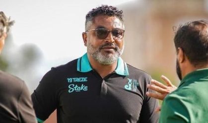 Técnico gaúcho ironiza e sugere árbitros portugueses no Brasileirão