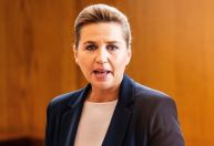 Primeira-ministra da Dinamarca é atacada no centro de Copenhague