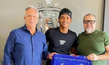 Sobrinho de Hulk assina com o São Caetano
