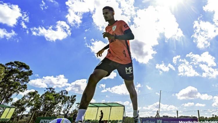 Talisca não entrou em campo com a camisa do América-MG