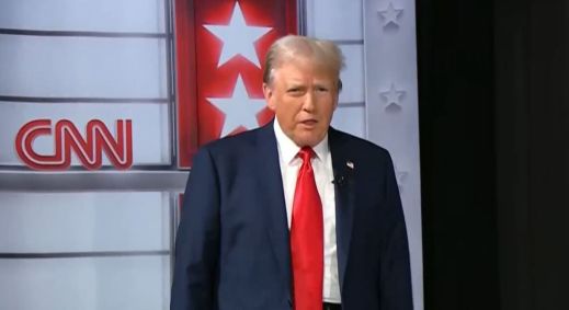 Donald Trump durante debate da CNN