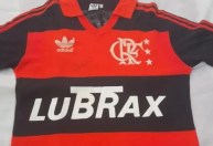Última camisa usada por Zico no Flamengo vai a leilão; veja valores