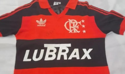 Última camisa usada por Zico no Flamengo vai a leilão; veja valores