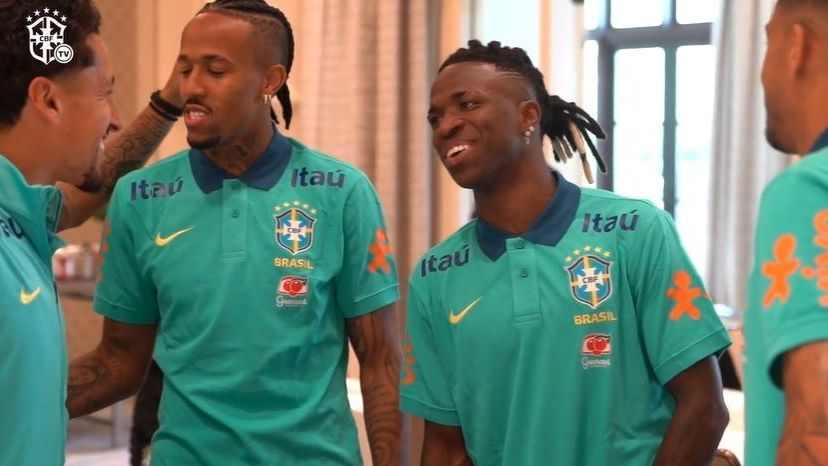 Vini Júnior se apresenta à Seleção com novo visual