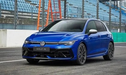 Volkswagen Golf R ganha mais potência e integração com ChatGPT