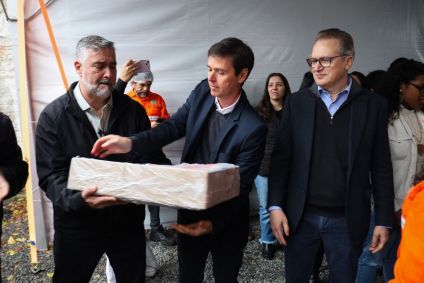 Cerimônia de entrega contou com a presença do CEO global da Companhia, Gilberto Tomazoni, e do presidente da Seara, João Campos, além do ministro extraordinário para Apoio à Reconstrução do Rio Grande do Sul, Paulo Pimenta