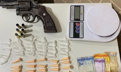 Itens apreendidos após a prisão do suspeito na Bahia