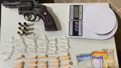 Itens apreendidos após a prisão do suspeito na Bahia