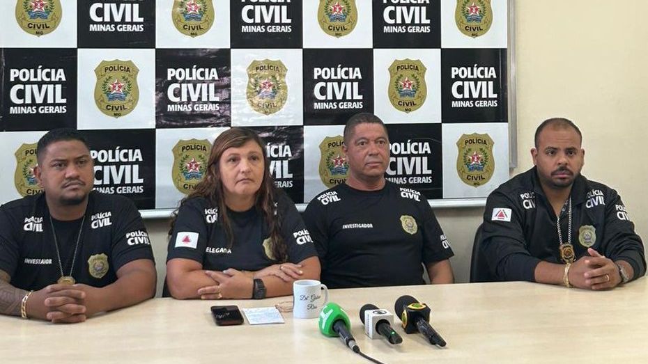 A delegada Gislaine Rios durante entrevista coletiva sobre a prisão do falso médico em MG