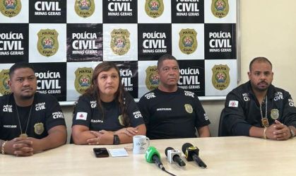 A delegada Gislaine Rios durante entrevista coletiva sobre a prisão do falso médico em MG