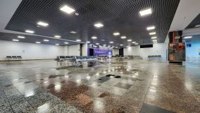 Saguão do aeroporto Salgado Filho, em Porto Alegre (RS), após limpeza