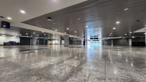 Saguão do aeroporto Salgado Filho, em Porto Alegre (RS), após limpeza