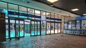 Saguão do aeroporto Salgado Filho, em Porto Alegre (RS), após limpeza