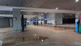 Saguão do aeroporto Salgado Filho, em Porto Alegre (RS), após limpeza