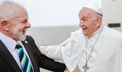 Lula se encontra com Papa Francisco no G7, na Itália