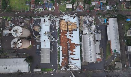 Escolas, estabelecimentos e postos destelhados: microexplosão atinge cidade do RS