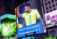 Rodrygo ganha mensagem em telão da Times Square; vídeo