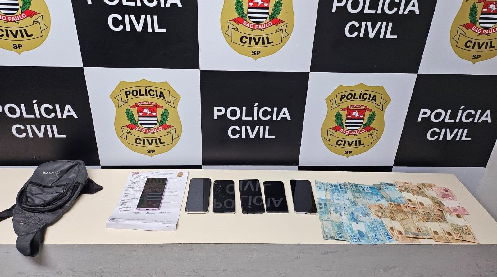 56 celulares apreendidos