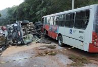 Mulher entra em trabalho de parto em congestionamento causado por acidente em rodovia de MG