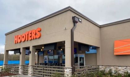 Hooters entra para lista de restaurantes com problemas nos EUA e fecha dezenas de unidades