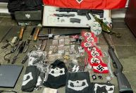 Polícia prende jovem com mais de 100 símbolos nazistas no centro de SP