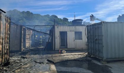 Incêndio atinge imóvel em condomínio de Praia Brava, em Itajaí (SC)