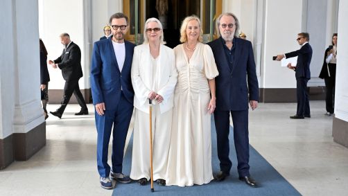 ABBA recebeu a "Ordem Real Vasa" durante uma cerimônia no palácio real em Estocolmo.