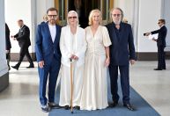 Integrantes do ABBA se reúnem para receber prêmio na Suécia