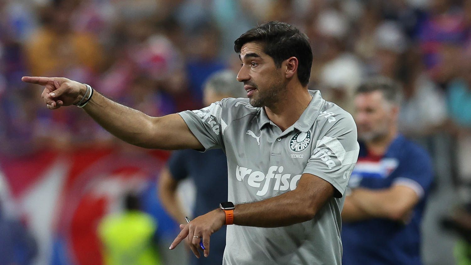 Abel Ferreira na Arena Castelão durante derrota por 3 a 0 contra o Fortaleza pelo Campeonato Brasileiro