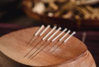 Acupuntura pode diminuir efeitos da terapia anti-hormonal para câncer de mama