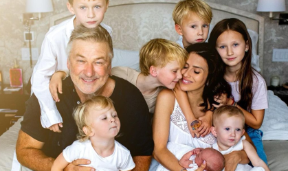 Alec Baldwin, Hilaria Baldwin e seus sete filhos