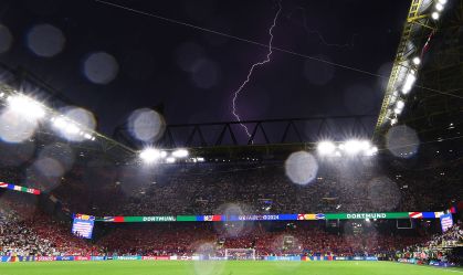 Tempestade paralisa jogo entre Alemanha e Dinamarca na Euro por 24 minutos