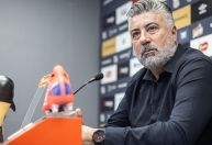 Jogador do Santos é multado por reclamar de viagem de ônibus na Série B