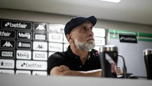 Álvaro Pacheco tem quatro jogos no comando do Vasco