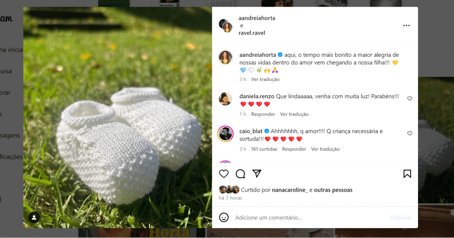Andréia Horta compartilhou uma imagens de sapatos de bebê para anunciar sua primeira gravidez / Reprodução/Instagram