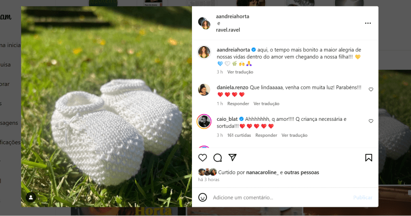 Andréia Horta compartilhou uma imagens de sapatos de bebê para anunciar sua primeira gravidez / Reprodução/Instagram