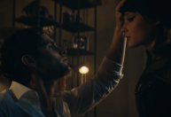 Ariana Grande lança clipe com Penn Badgley; veja "the boy is mine"