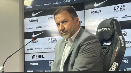 Augusto Melo durante entrevista coletiva no CT do Corinthians