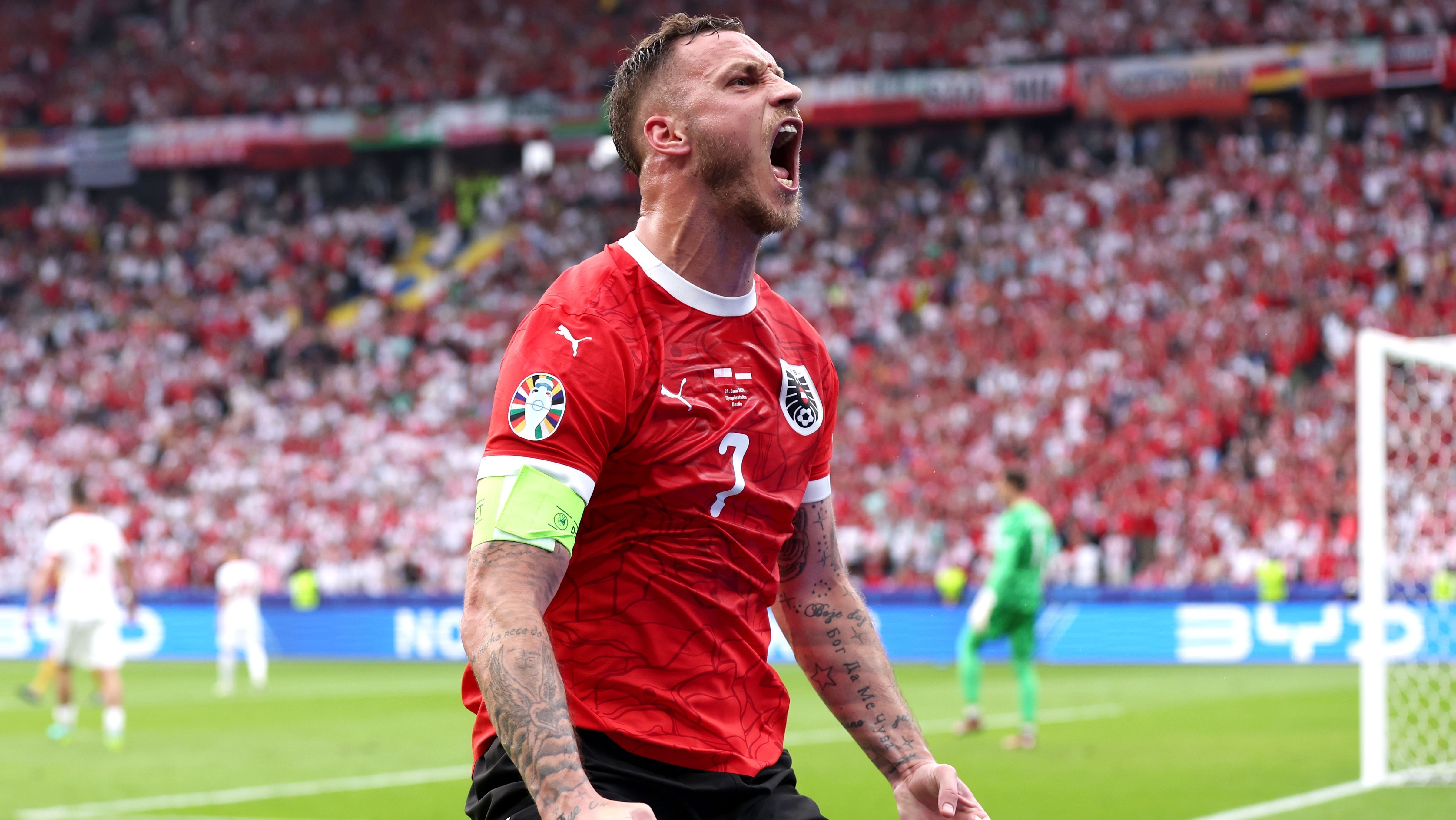 Arnautovic comemora o terceiro gol da Áustria sobre a Polônia em Berlim