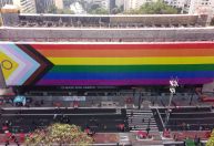 Conheça nova bandeira LGBT+ e o que ela representa