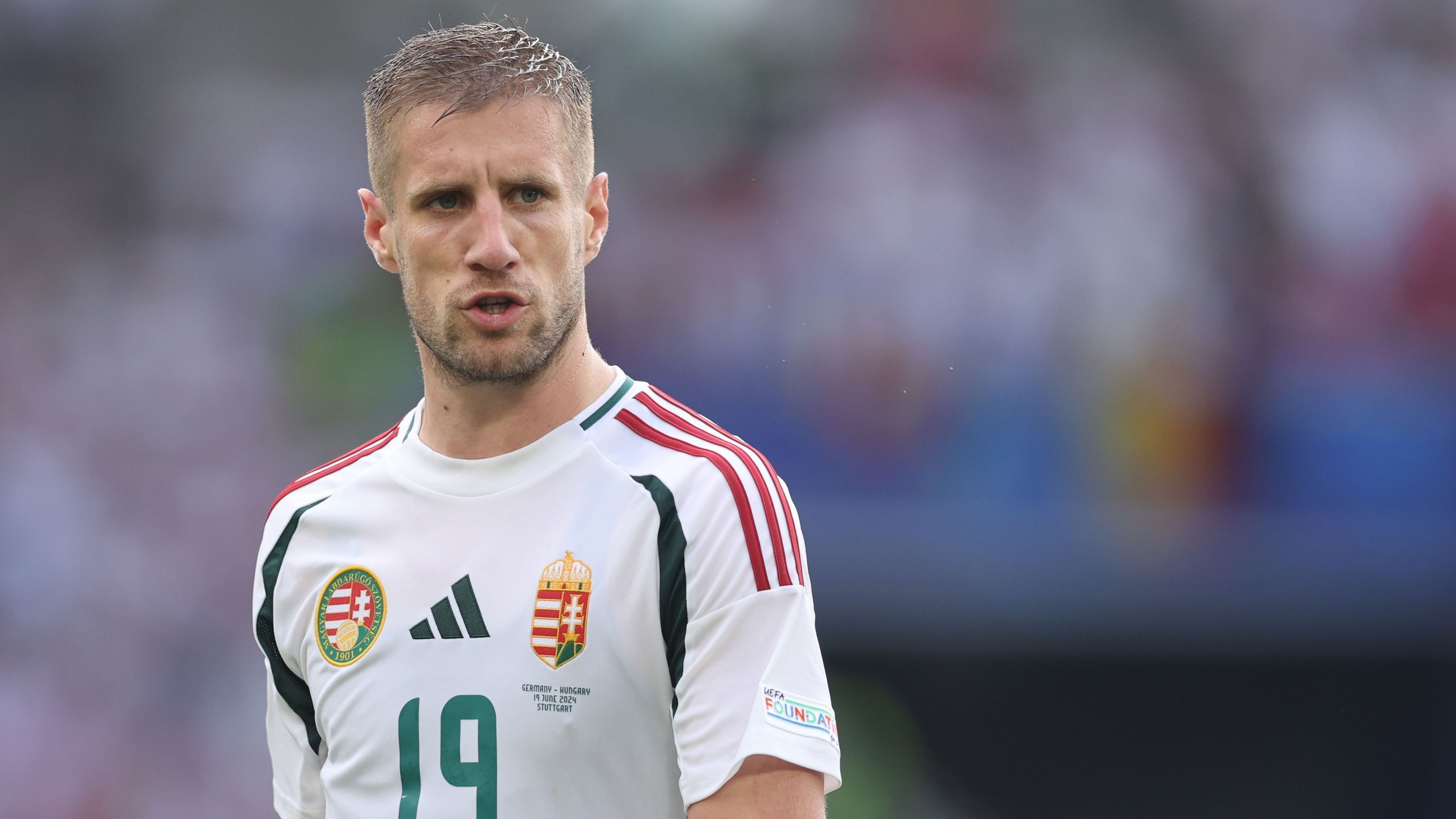 Barnabás Varga precisou passar por cirurgia depois de fraturar o rosto