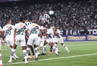 Botafogo domina Fluminense, vence e assume liderança provisória do Brasileirão