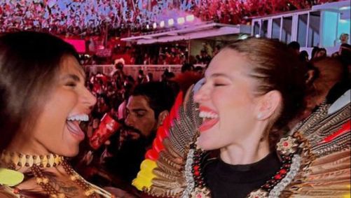 Beatriz Reis, do BBB 24, e Ana Clara no Festival de Parintins