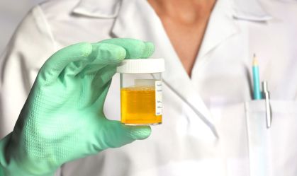 Beber urina, infectar-se com parasitas: veja experimentos médicos ousados