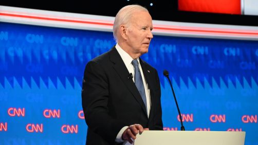 Presidente dos Estados Unidos, Joe Biden, e o ex-presidente Donald Trump participam do primeiro debate presidencial nos estúdios da CNN em Atlanta, Geórgia