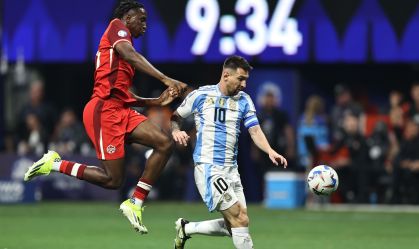Moïse Bombito e Lionel Messi