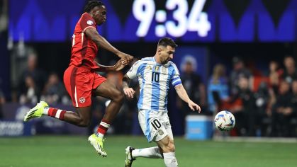 Moïse Bombito e Lionel Messi