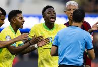 Seleção Brasileira: campo curto não explica futebol pequeno