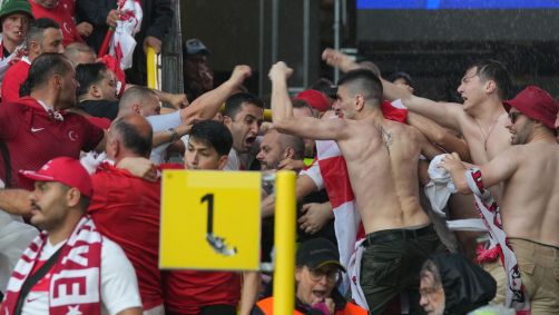 Torcedores de Turquia e Geórgia brigam em estádio antes de jogo da Euro