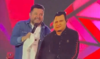 Marrone de papelão: Bruno coloca totem do cantor no palco em show solo